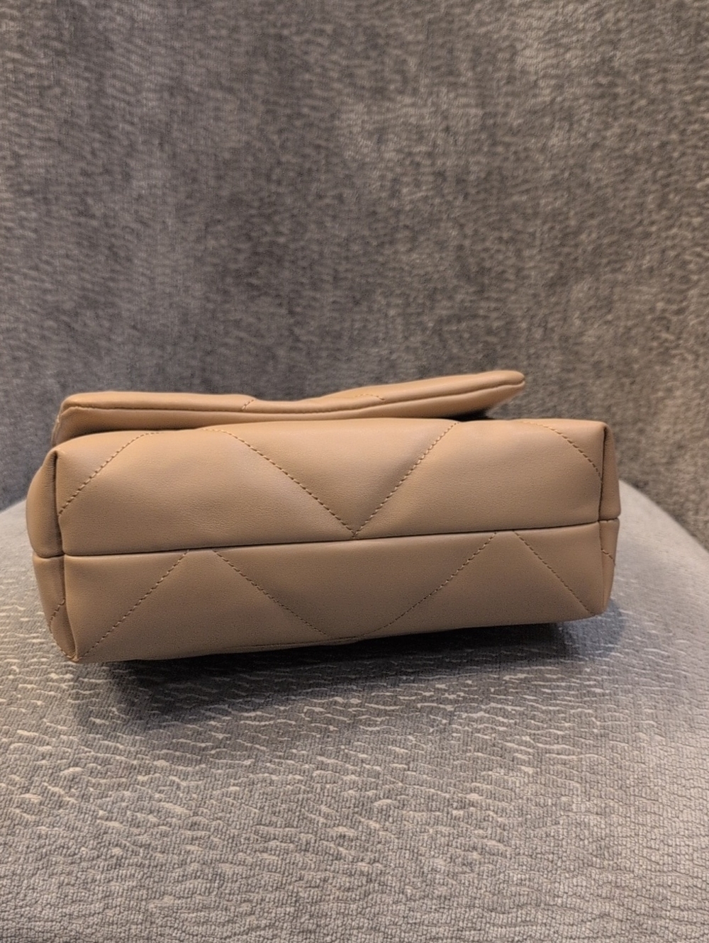 Quince Women's Italian Leather Diamond Quilted Shoulder Bag - Picture 7 of 14